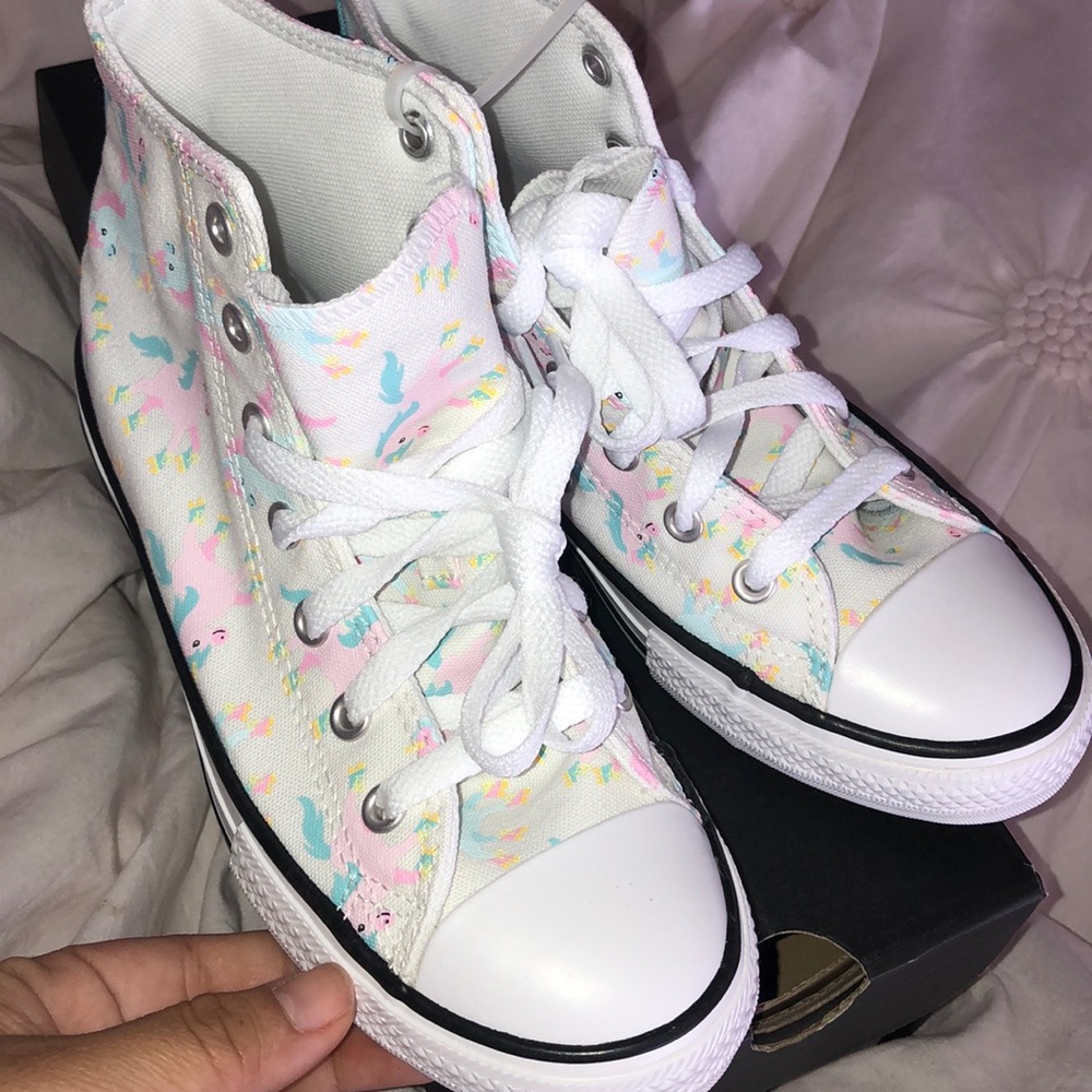 Girls converse